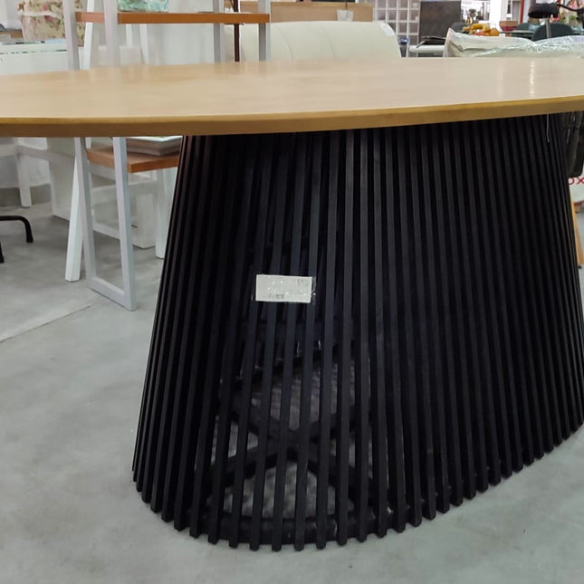 MESA OVALADA "LESKA/ JEANETTE"