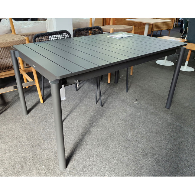 MESA DE EXTERIOR "ZALTANA"