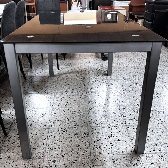 MESA DE COMEDOR NEGRA