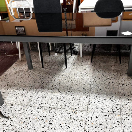 MESA DE COMEDOR NEGRA