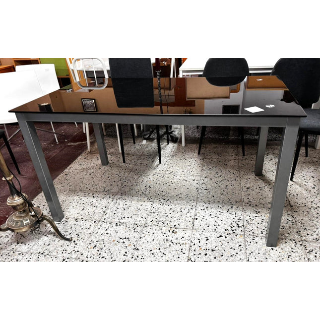 MESA DE COMEDOR NEGRA