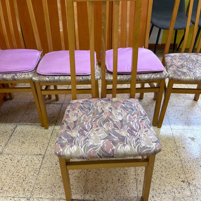 CINCO SILLAS DE COMEDOR