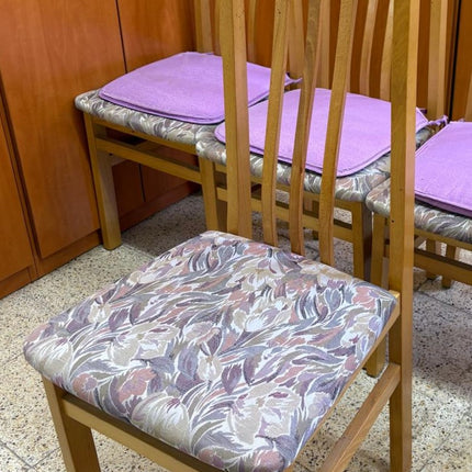 CINCO SILLAS DE COMEDOR
