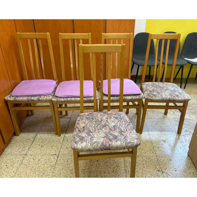 CINCO SILLAS DE COMEDOR