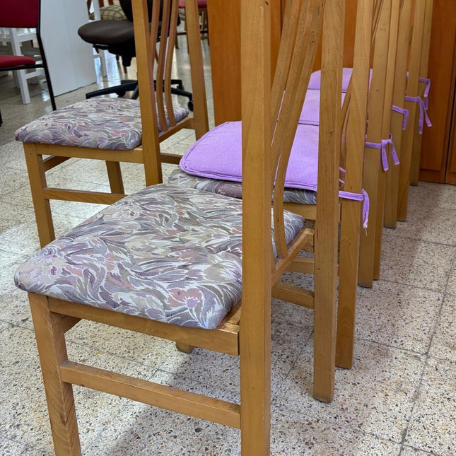 CINCO SILLAS DE COMEDOR