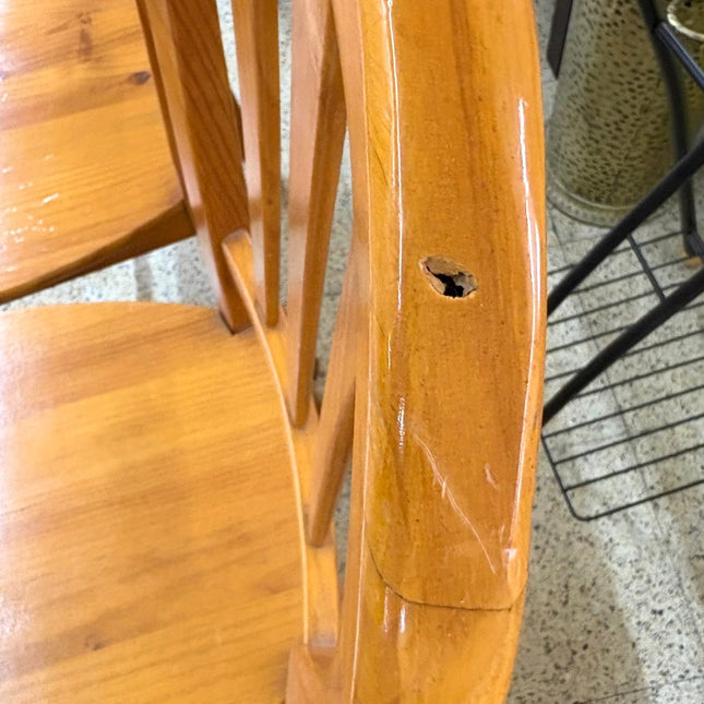 MESA DE COMEDOR CON CUATRO SILLAS