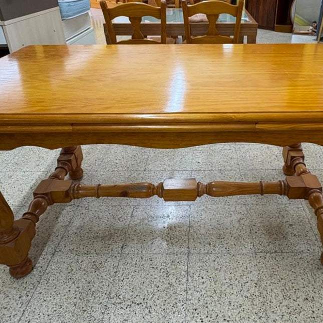 MESA DE COMEDOR CON CUATRO SILLAS