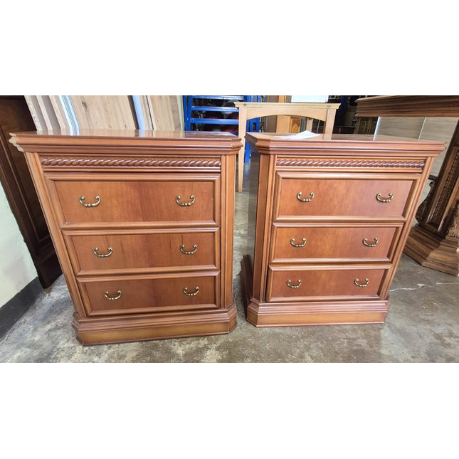 PAR DE MESITAS DE NOCHE