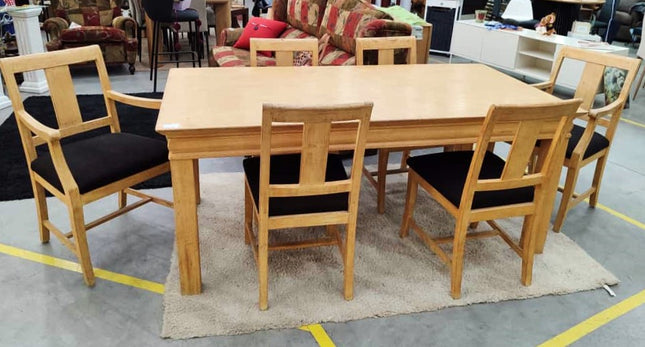 MESA EXTENSIBLE CON 6 SILLAS