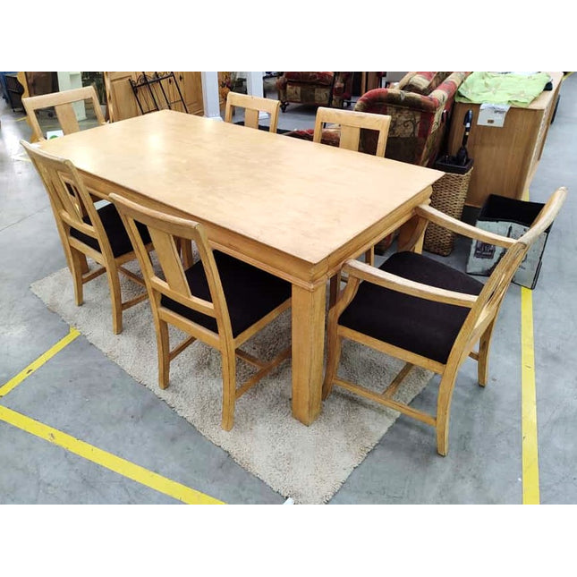 MESA EXTENSIBLE CON 6 SILLAS