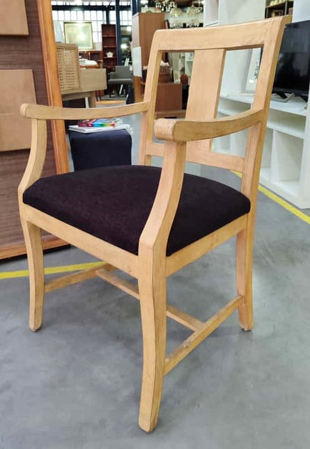 MESA EXTENSIBLE CON 6 SILLAS