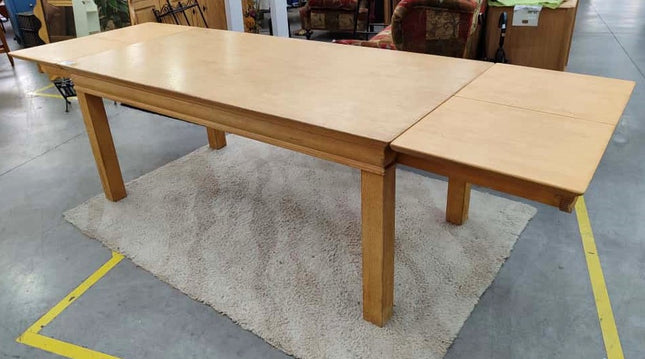 MESA EXTENSIBLE CON 6 SILLAS