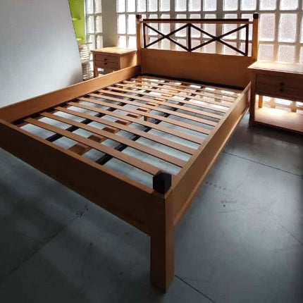 CAMA MATRIMONIAL + MESITAS DE NOCHE