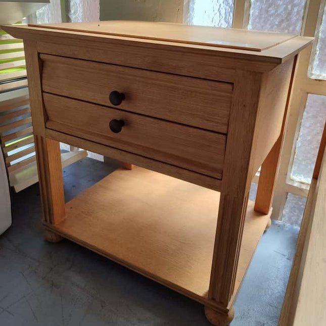 CAMA MATRIMONIAL + MESITAS DE NOCHE