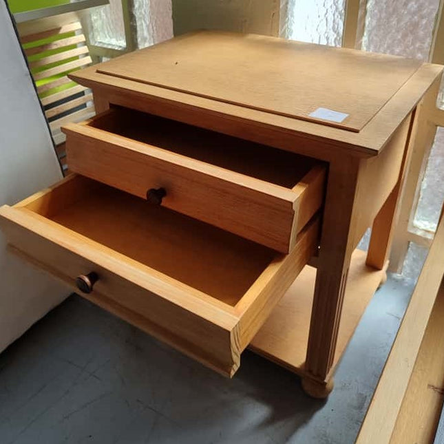 CAMA MATRIMONIAL + MESITAS DE NOCHE