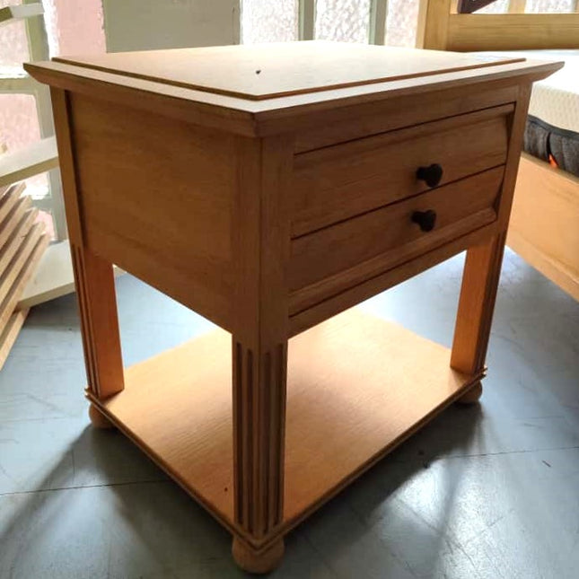 CAMA MATRIMONIAL + MESITAS DE NOCHE