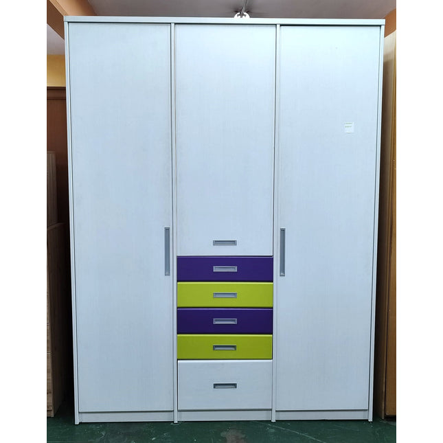 ARMARIO TRES PUERTAS