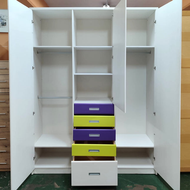 ARMARIO TRES PUERTAS