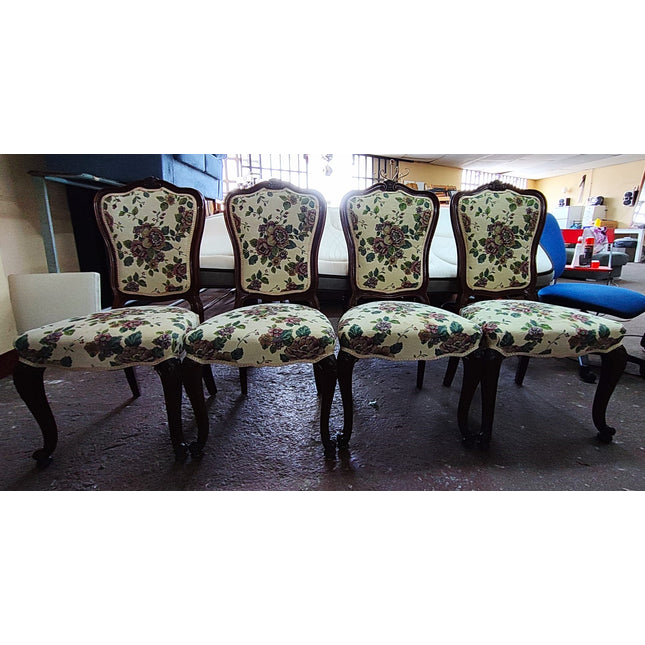 CUATRO SILLAS CLÁSICAS