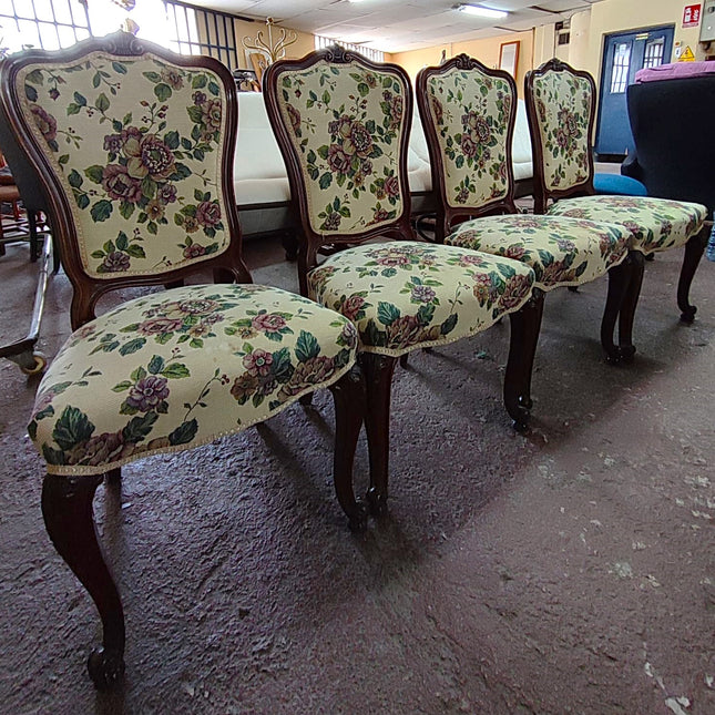 CUATRO SILLAS CLÁSICAS