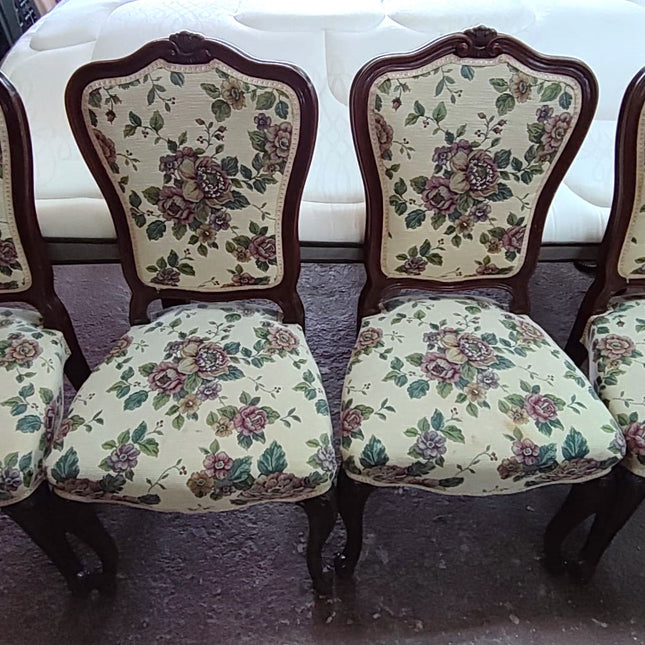 CUATRO SILLAS CLÁSICAS