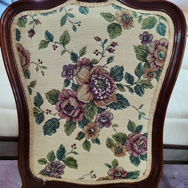 CUATRO SILLAS CLÁSICAS