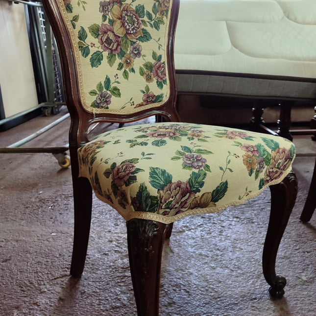 CUATRO SILLAS CLÁSICAS