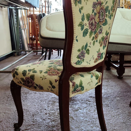 CUATRO SILLAS CLÁSICAS