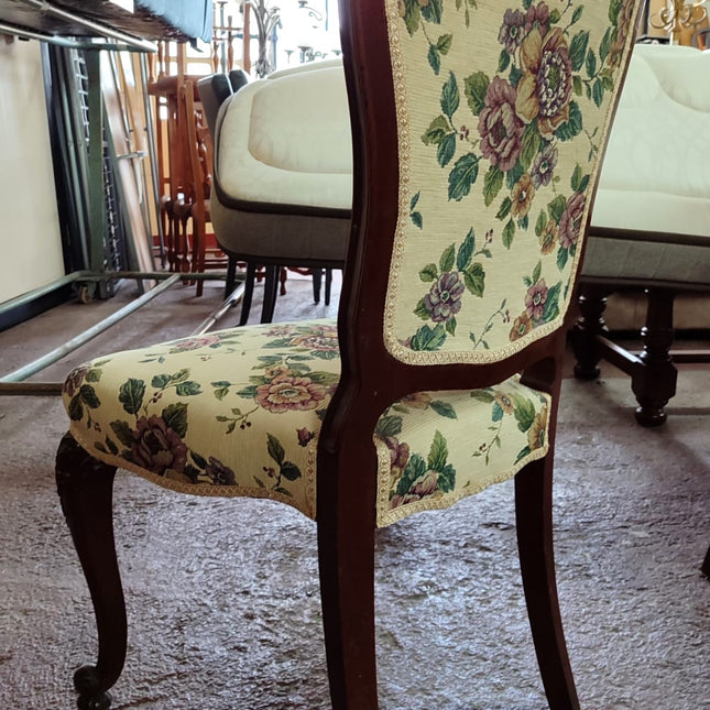 CUATRO SILLAS CLÁSICAS