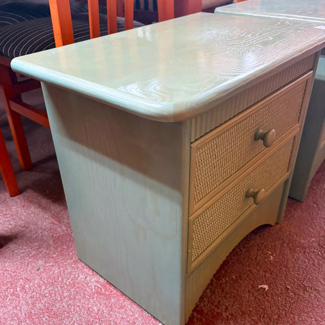 PAR DE MESITAS DE NOCHE