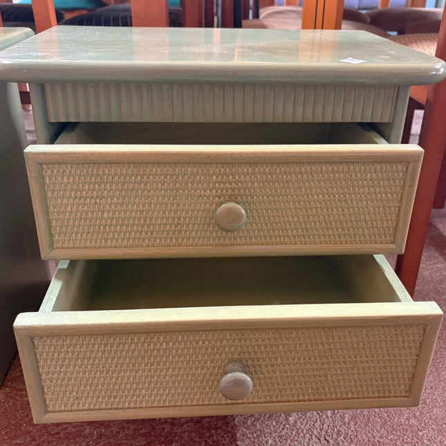 PAR DE MESITAS DE NOCHE