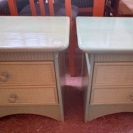 PAR DE MESITAS DE NOCHE