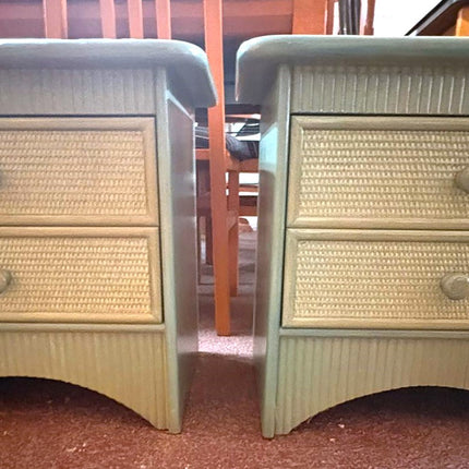 PAR DE MESITAS DE NOCHE