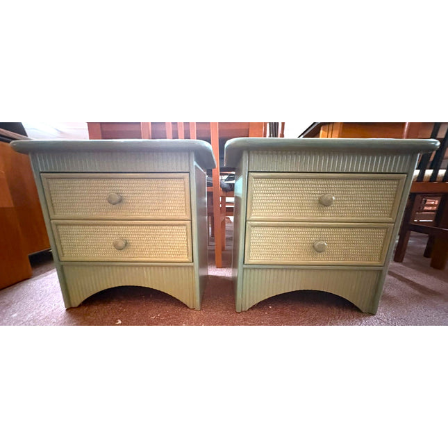 PAR DE MESITAS DE NOCHE