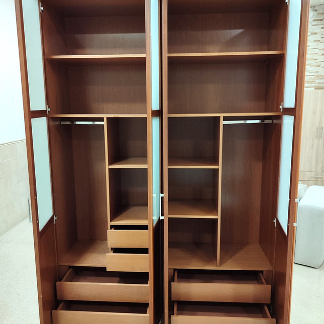 ARMARIO CUATRO PUERTAS