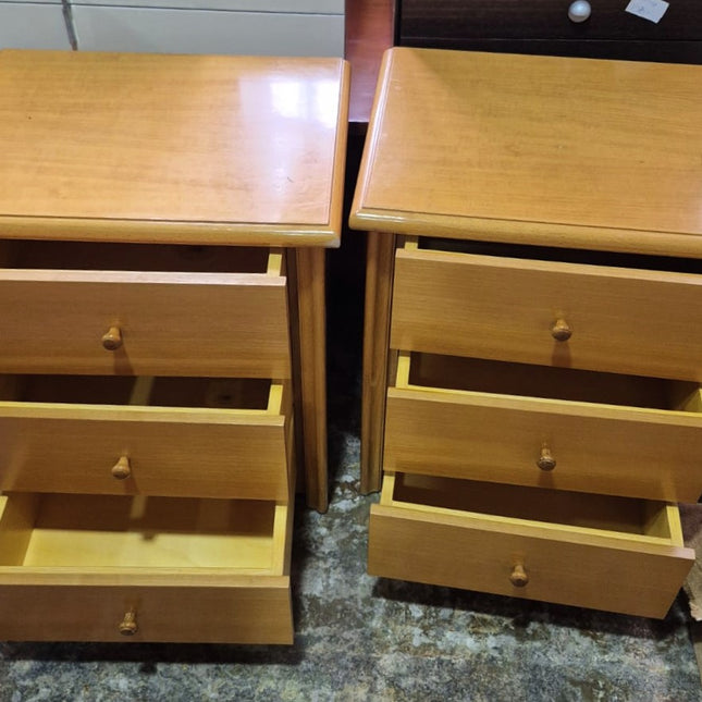 PAR DE MESITAS DE NOCHE