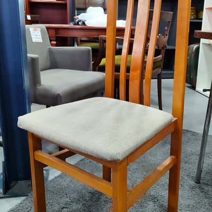 MESA EXTENSIBLE CON 4 SILLAS