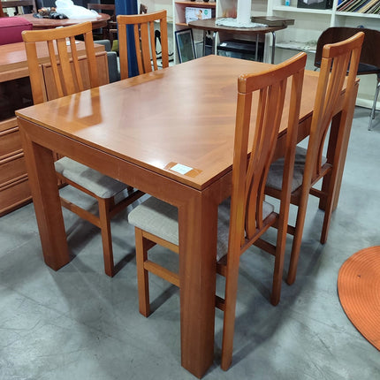 MESA EXTENSIBLE CON 4 SILLAS