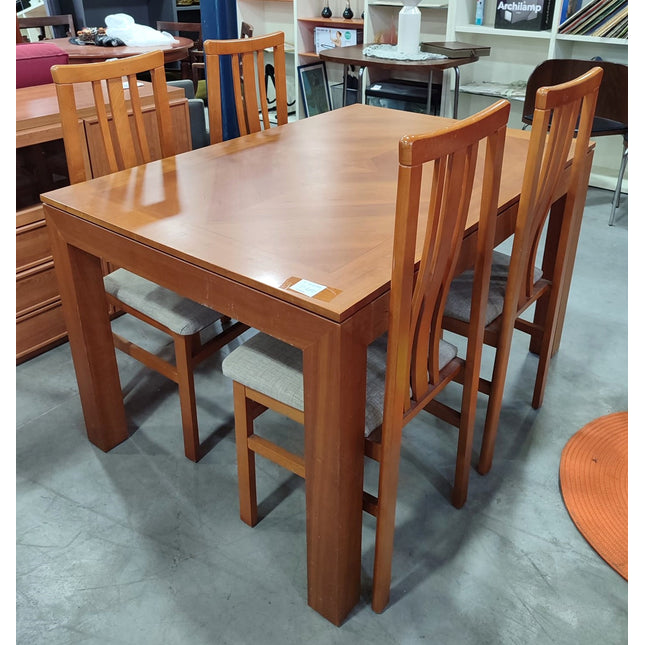 MESA EXTENSIBLE CON 4 SILLAS