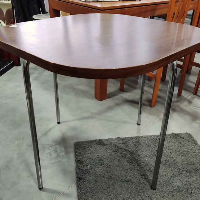 JUEGO DE MESA Y SILLAS "FUSIÓN"