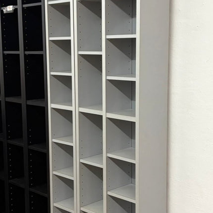 ESTANTERÍAS "GNEDBY"