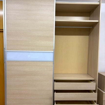 ARMARIO CON MESITAS DE NOCHE