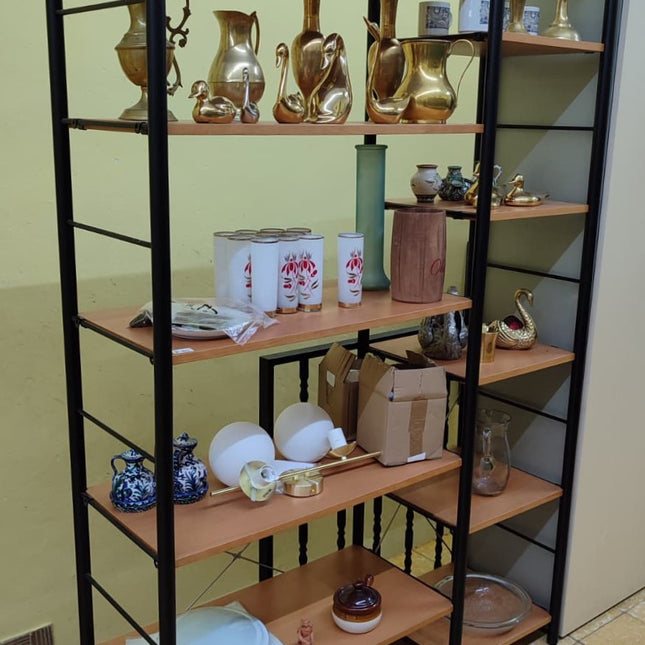 ESTANTERÍA METÁLICA