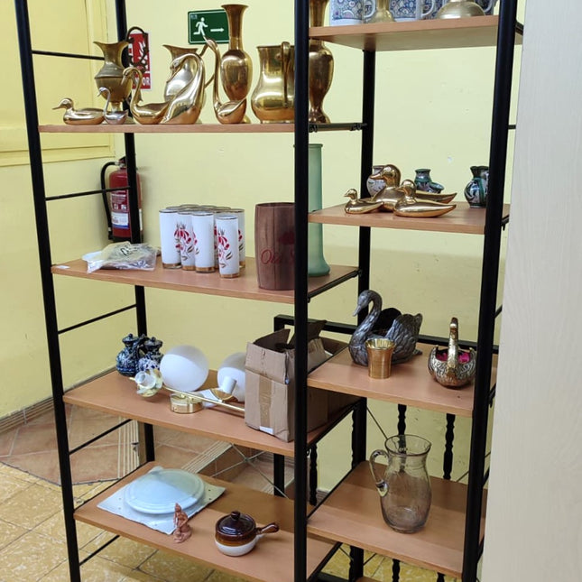 ESTANTERÍA METÁLICA