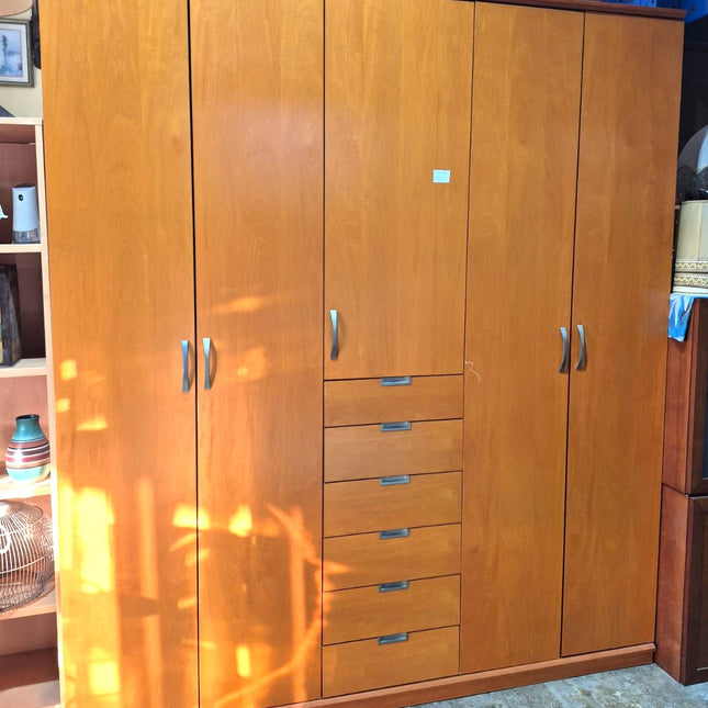 ARMARIO CINCO PUERTAS