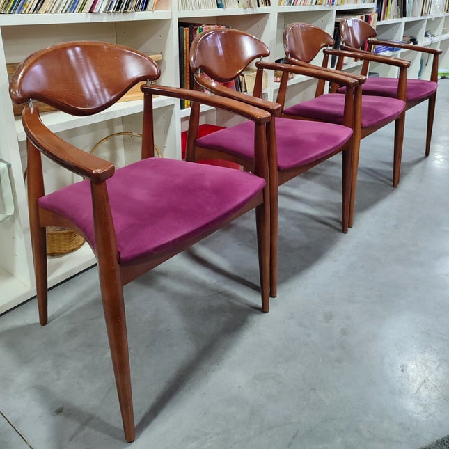 CONJUNTO DE CUATRO SILLAS