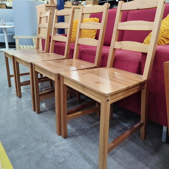 MESA Y CUATRO SILLAS "JOKKMOKK"