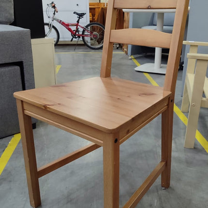 MESA Y CUATRO SILLAS "JOKKMOKK"