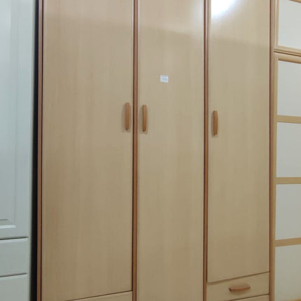 ARMARIO TRES PUERTAS