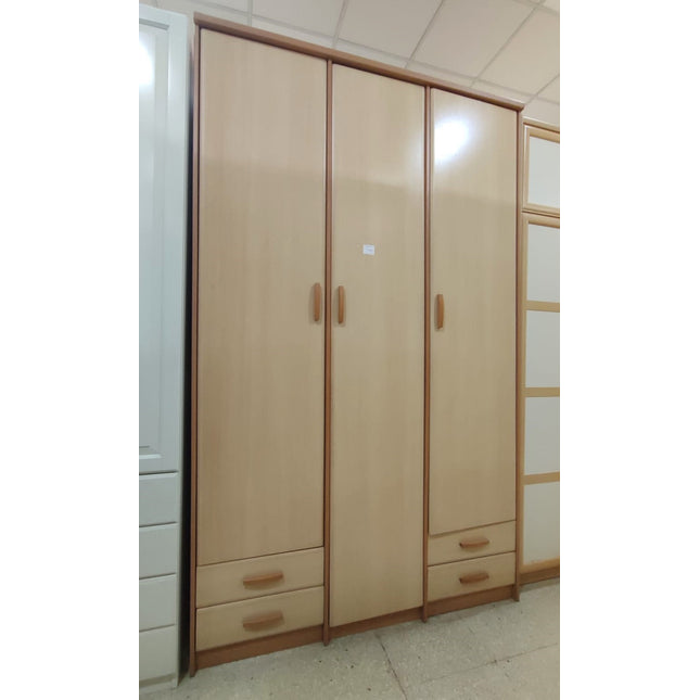 ARMARIO TRES PUERTAS